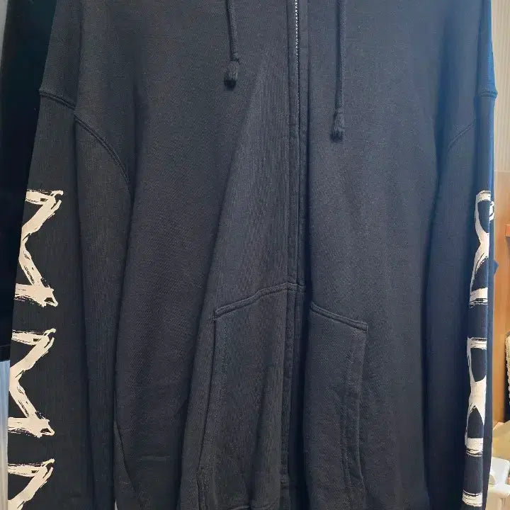 [BUNJANG] ONE OK ROCK 2018 Ambition Japan Dome Tour Hoodie (L) / one ok rock 2018 앰비션 재팬 돔투어 후드집업(L)