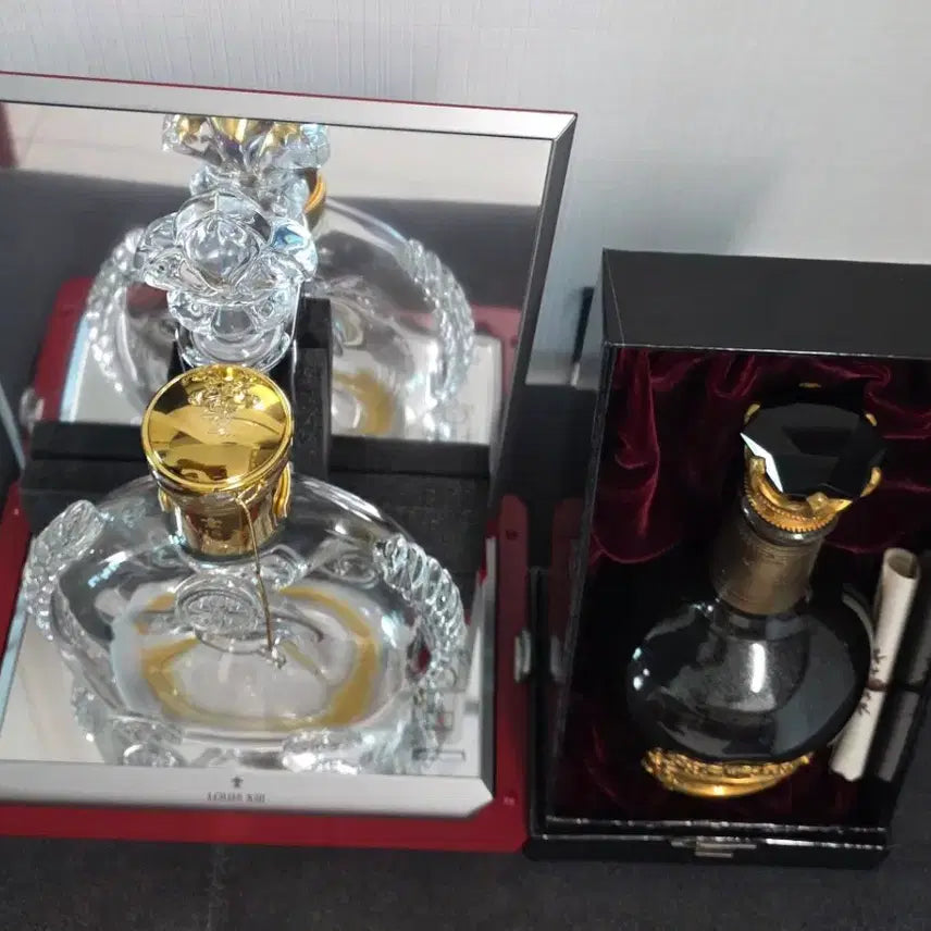 [BUNJANG] Louis XIII Edition &amp; Royal Salute 35 Year Old Whisky Empty Bottle with Case / 루이13세 에디션 로얄살루트 위스키 공병