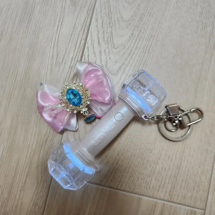 [BUNJANG] PLAVE Support Rod Keychain Mini / 플레이브 응원봉 키링 미니 아뵹