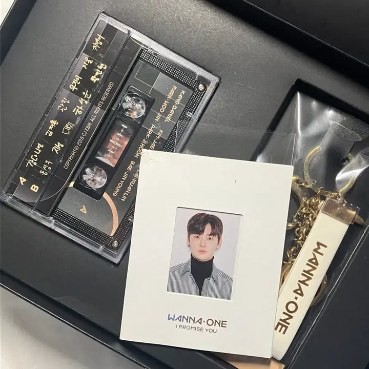 [BUNJANG] Wanna One Mini Album Vol. 2 Official MD Cassette Tape, Keychain, and Photo Set / 워너원 미니앨범 2집 공식 MD