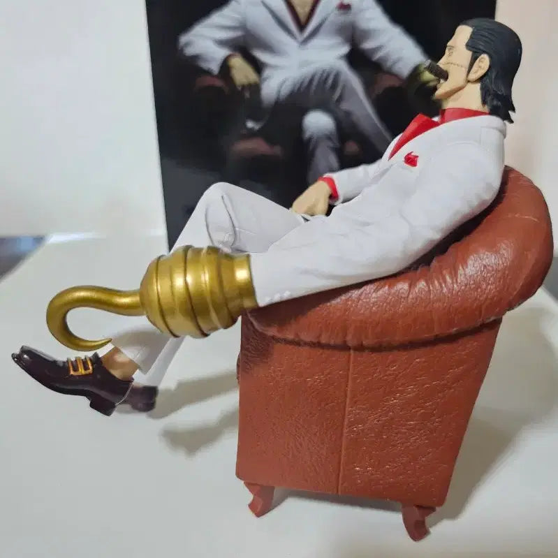 [BUNJANG] One Piece Crocodile CXC Seated Figure Special Color Ver. Authentic / 원피스 크로커다일 CXC 좌상 스페셜 컬러 금고양이 정품 전시 피규어