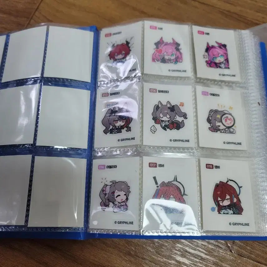 [BUNJANG] GS25 x Endfield Photocard, Sticker, Mood Lamp, Clear File Bundle Set / GS25x엔드필드 포카 띠부씰 무드등 클리어파일일괄팝니다