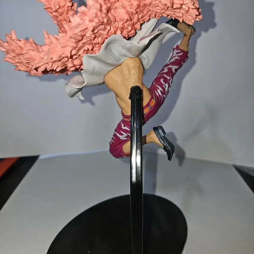 [BUNJANG] One Piece Donquixote Doflamingo Figure (Exhibition Product) / 원피스 조형왕 도플라밍고 피규어 전시제품 금고양이 박스O
