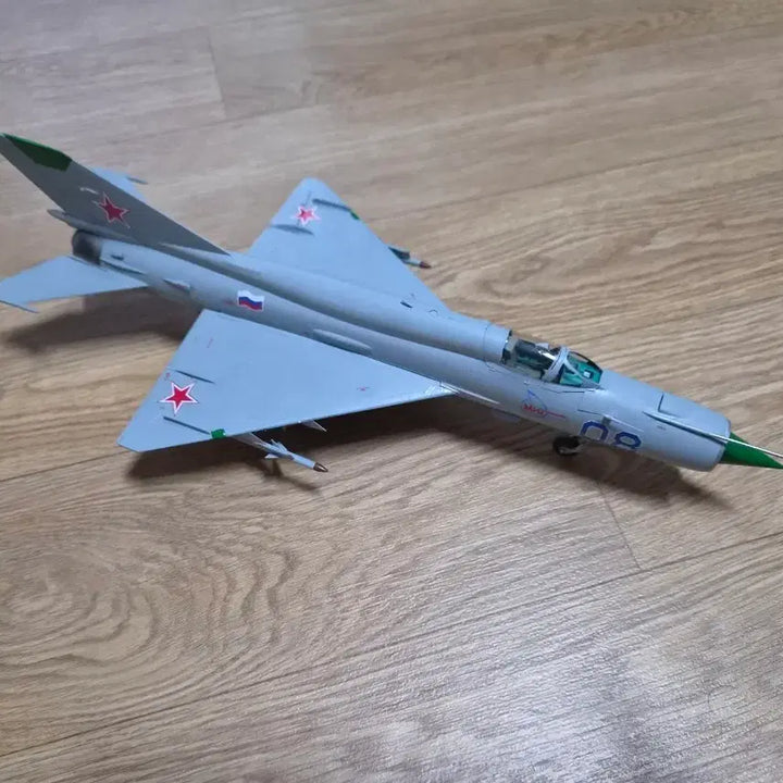 [BUNJANG] Eduard 1/48 Scale MiG-21 Finished Model - Russian Aerospace Forces Livery / 1/48 에듀아르드 MIG-21 러시아 항공우주군 도색완성품