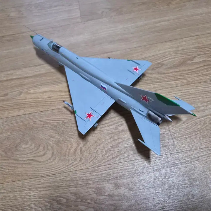 [BUNJANG] Eduard 1/48 Scale MiG-21 Finished Model - Russian Aerospace Forces Livery / 1/48 에듀아르드 MIG-21 러시아 항공우주군 도색완성품