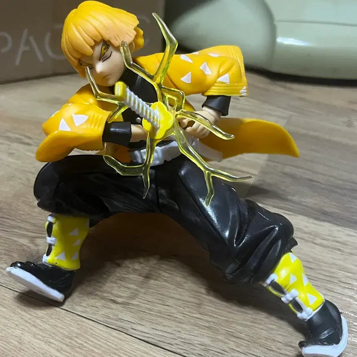 [BUNJANG] Demon Slayer Zenitsu Figure (No Base) / 처분)귀멸의 칼날 피규어 젠이츠