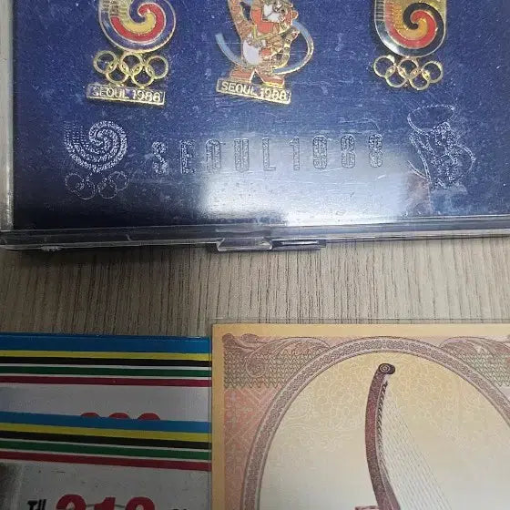 [BUNJANG] 1988 Seoul Olympics Souvenir Set &amp; Lottery Tickets Bundle / (근대자료)서울 1988 올림픽 기념품 세트,복권  일괄