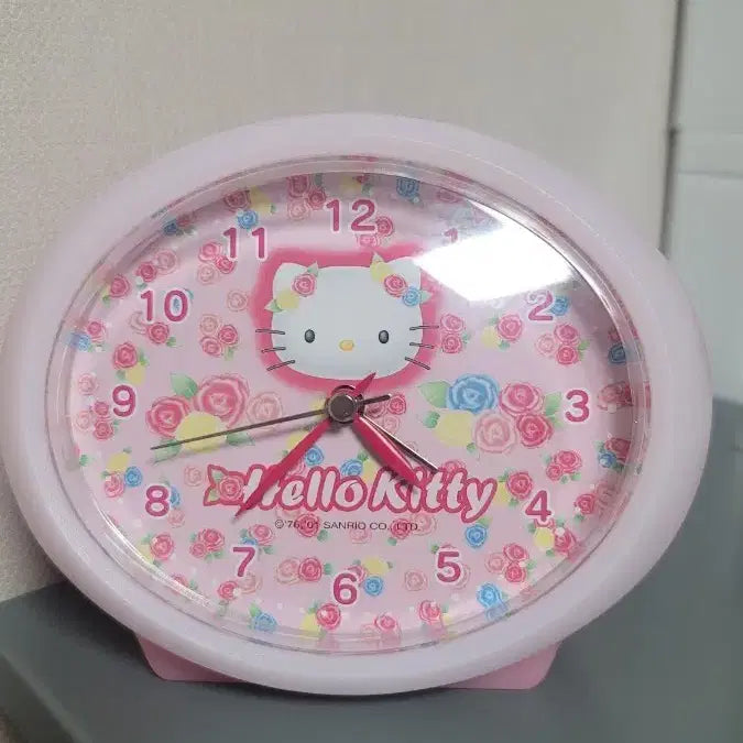 [BUNJANG] Classic Kitty Mini Rose Desk Clock / 고전키티 미니로즈 탁상시계
