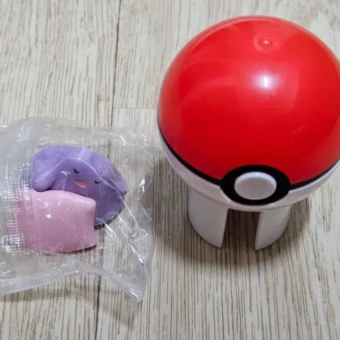 [BUNJANG] Pokemon Metamon Monster Ball Figure / 포켓몬스터 몬스터볼 메타몽 피규어