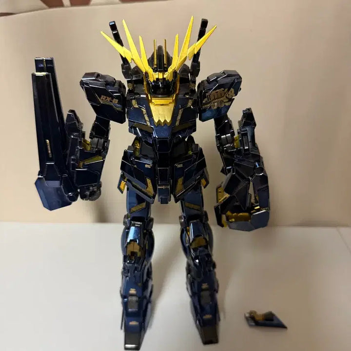 [BUNJANG] Bandai MG Unicorn Banshee Titanium Finish Ver. Assembled Model B-Grade / 반다이 MG 유니콘 밴시 티타늄피니쉬 버전 조립품 B급