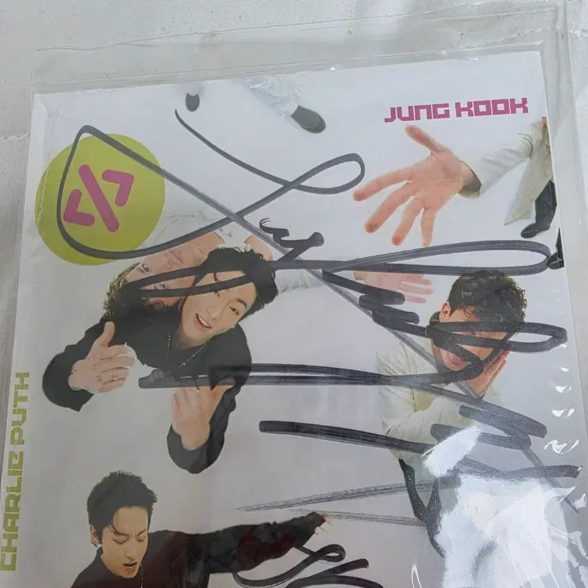 [BUNJANG] Charlie Puth x Jungkook BTS Autographed "Left and Right" CD / 비매)찰리푸스 X 방탄소년단정국 앨범의 정국친필싸인 CD