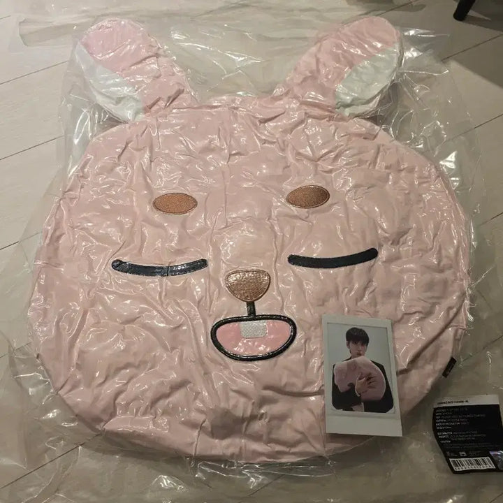 [BUNJANG] DAY6 Encore Concert MD DaniMals Face Cushion - Phil (Photocard Included) / 데이식스 앙콘 엠디 데니멀즈 페이스쿠션 - 필(포카포함)