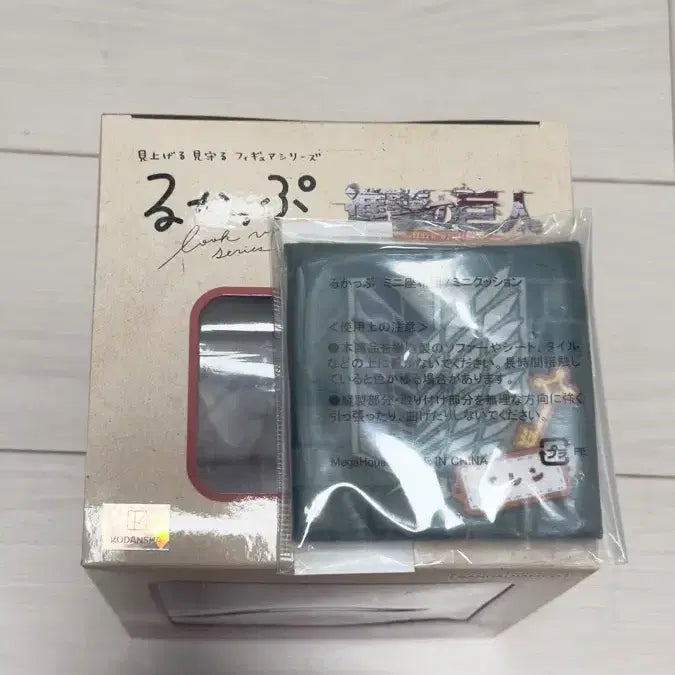 [BUNJANG] Attack on Titan Levi Look Up &amp; Cushion Special Edition (Sealed) / (미개봉) 새상품 진격의거인 메가하우스 에렌룩업 + 방석 특전포함