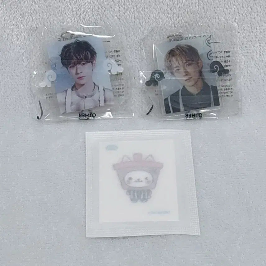 [BUNJANG] Seven Eleven Yu-Gi-Oh! Melon Pop Keyring and Sticker Set / 세븐일레븐 유우시 세트 판매합니다. 위시 멜론팝 키링 띠부씰