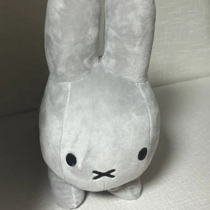 [BUNJANG] Dick Bruna Museum Running Miffy Plush / 딕브루나 뮤지엄 판매 달리는 미피