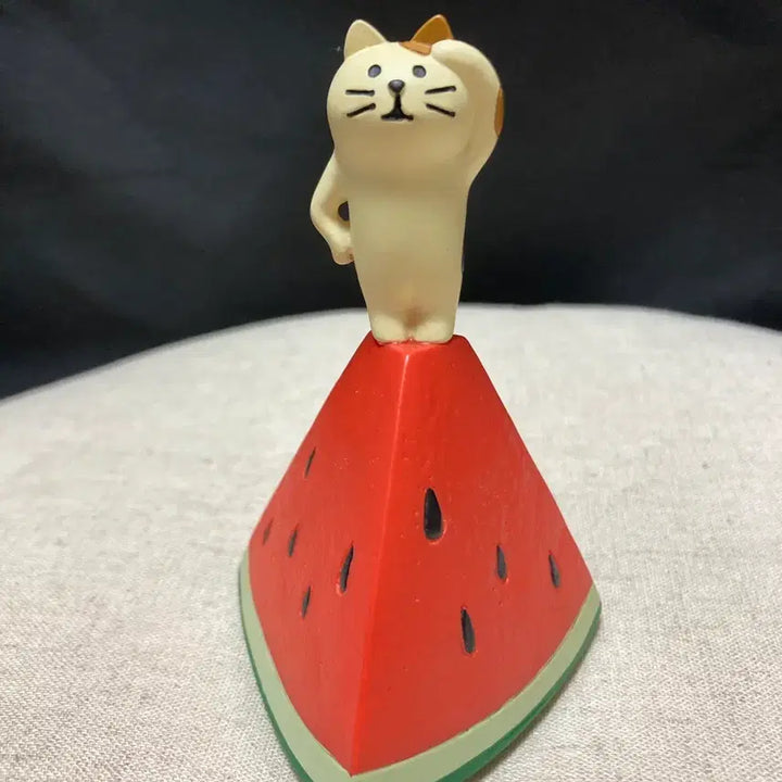 [BUNJANG] Decole Tricolor Cat Watermelon Figurine / 데꼴 삼색고양이 수박
