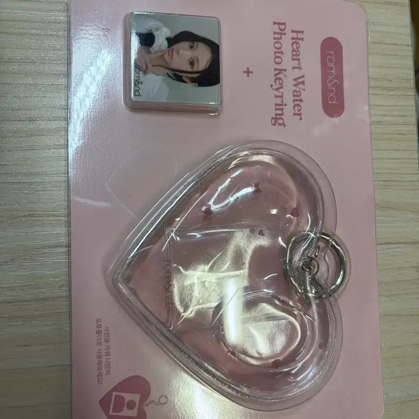 [BUNJANG] Rom&amp;nd Eyelet Wonhee Keyring / 롬앤 아일릿 원희 키링