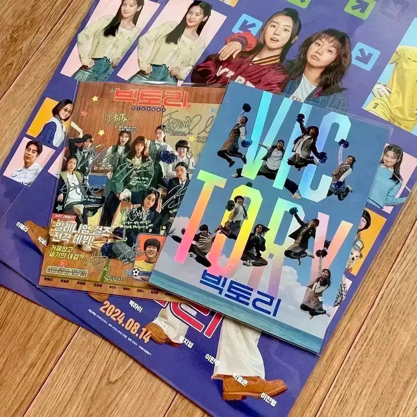 [BUNJANG] Movie Victory A3 Poster &amp; Signed Art Card (Hyeri, Park So-wan) Film Special Goods / 빅토리 A3 포스터 싸인 아트카드 혜리 박세완 영화 특전 굿즈 히든페이스