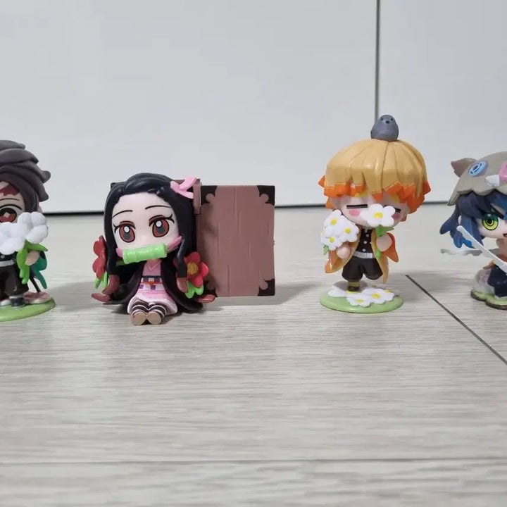 [BUNJANG] Demon Slayer: Kimetsu no Yaiba Main 4 Characters Figure Bundle Set / 귀멸의 칼날 주인공 4인방 + 시노부 캡슐 피규어 일괄 판매