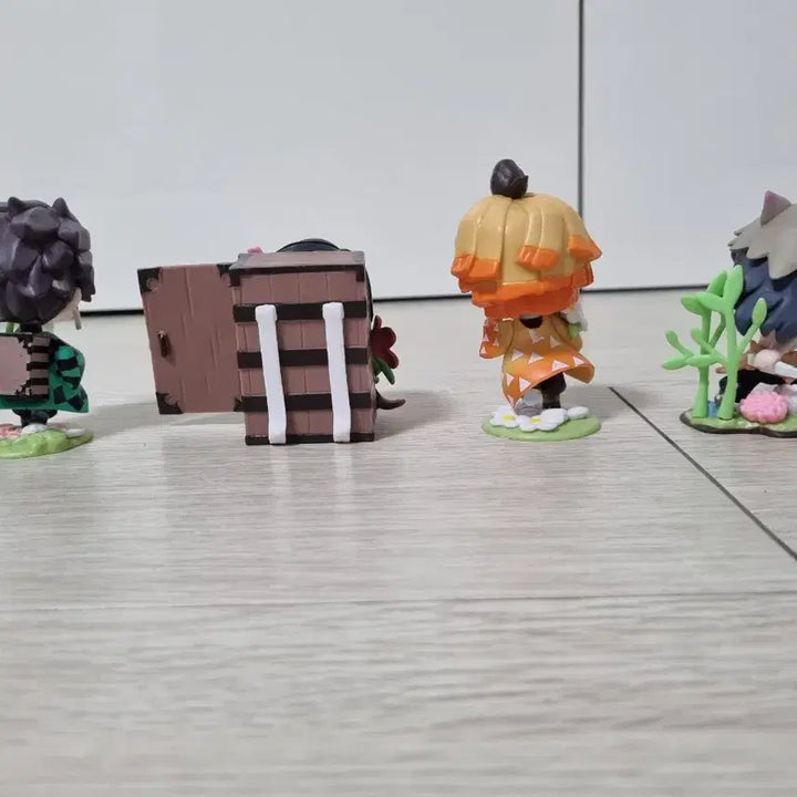[BUNJANG] Demon Slayer: Kimetsu no Yaiba Main 4 Characters Figure Bundle Set / 귀멸의 칼날 주인공 4인방 + 시노부 캡슐 피규어 일괄 판매