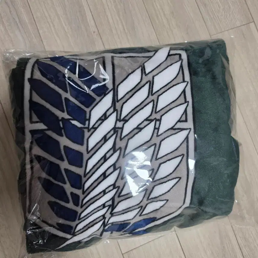 [BUNJANG] Frank Burger x Attack on Titan Survey Corps Blanket (Sealed) / 프랭크버거 진격의거인 조사병단 담요 미개봉판매