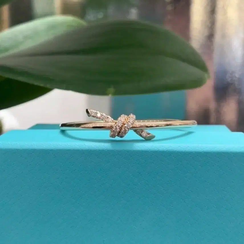 [BUNJANG] Tiffany &amp; Co. Knot 18K Gold Diamond Bracelet / 티파니 Knot 18K금 다이아 팔찌 16호 여성용