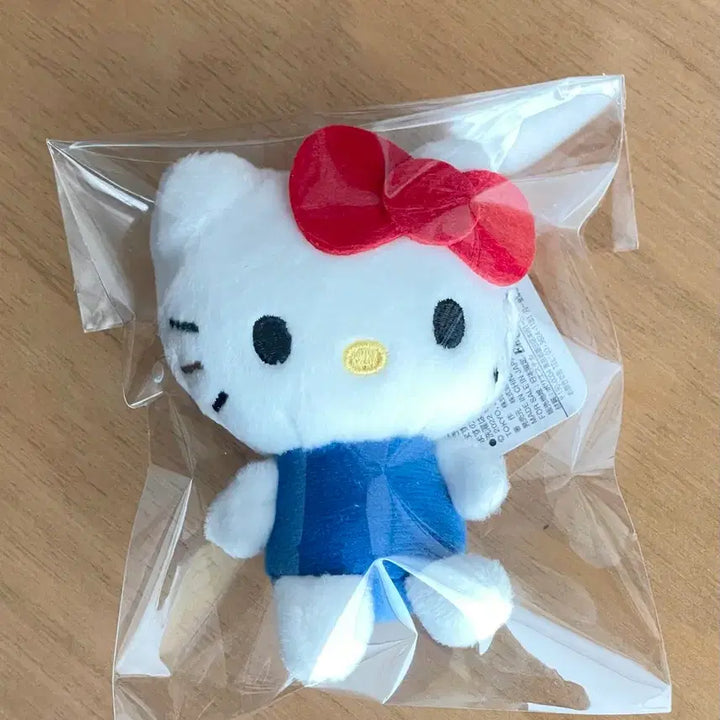 [BUNJANG] Hello Kitty Mini Bag Charm Plush Keychain / 헬로키티 미니백참 / 헬로키티 미니 인형/ 헬로키티 키링
