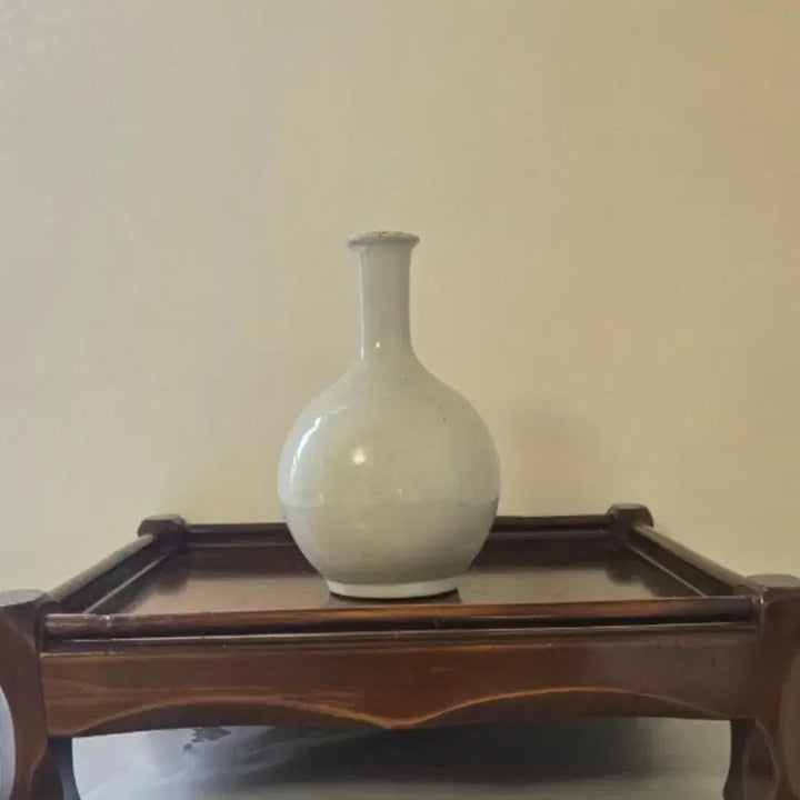 [BUNJANG] Late Joseon Dynasty Celadon White Porcelain Vase (18th-19th Century) / 제목: [골동품] 연대 좋은 조선후기 순백자 무지 주병