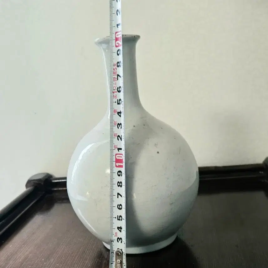 [BUNJANG] Late Joseon Dynasty Celadon White Porcelain Vase (18th-19th Century) / 제목: [골동품] 연대 좋은 조선후기 순백자 무지 주병