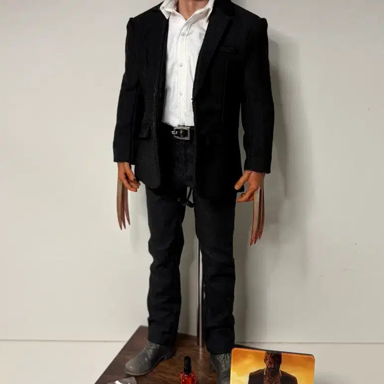 [BUNJANG] Logan Artist Custom Figure - Sculpted by Taegyun, Painted by Yerim / (핫토이X) (예림도색) 로건 작가작 (가격제시 가능)