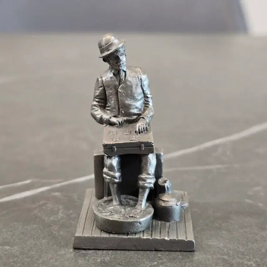 [BUNJANG] Franklin Mint 1979 "The Button Salesman" Pewter Figurine / 1979 미국 Franklin Mint 주석 피규어 (설명서 포함)