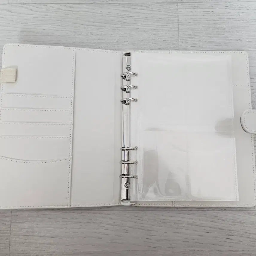 [BUNJANG] Ivory Macaron Binder / 아이보리색 마카롱 바인더 팝니다.