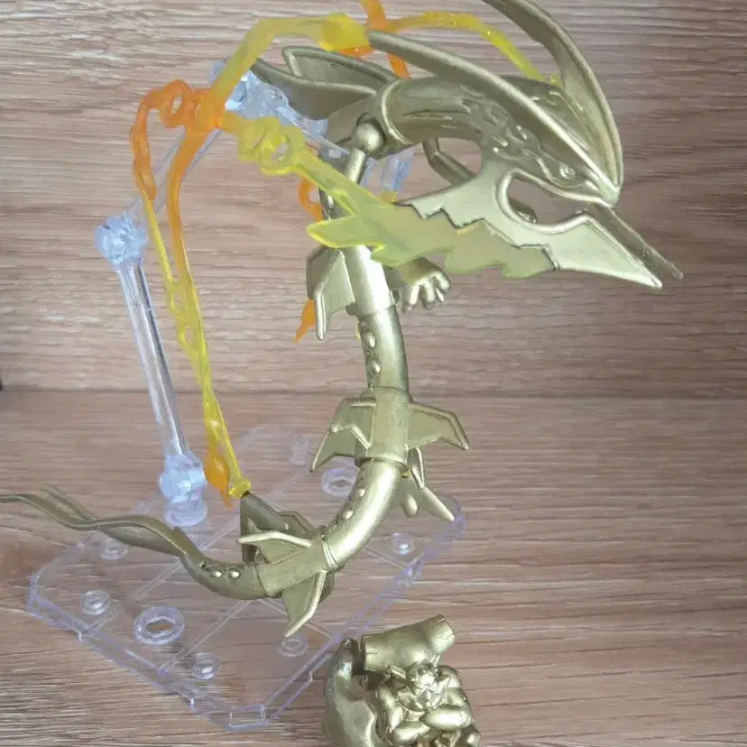 [BUNJANG] Gold Mega Rayquaza MonColle Figure / 골드 메가레쿠쟈 몬콜레 피규어