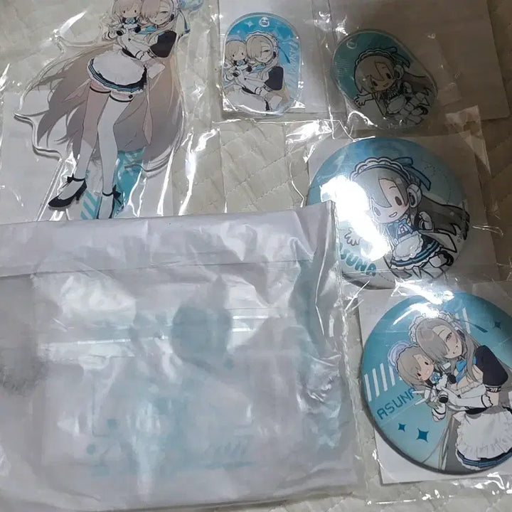 [BUNJANG] Blue Archive Sega Kuji Asuna Acrylic Stand, Keychain, Large Can Badge, Pouch Bundle / 블루아카이브 세가 쿠지 아스나 아크릴 스탠드 키링 대왕 캔뱃지 파우치