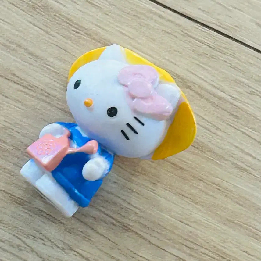 [BUNJANG] Hello Kitty Classic Gardener Figure / 키티 고전 정원사 피규어