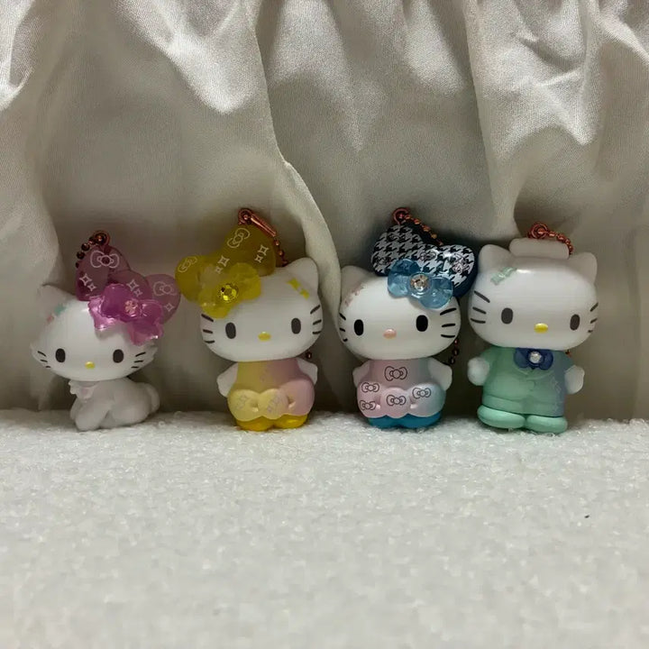 [BUNJANG] Hello Kitty 4-Piece Charm Set / 헬로키티 굿즈 키링 4종 세트