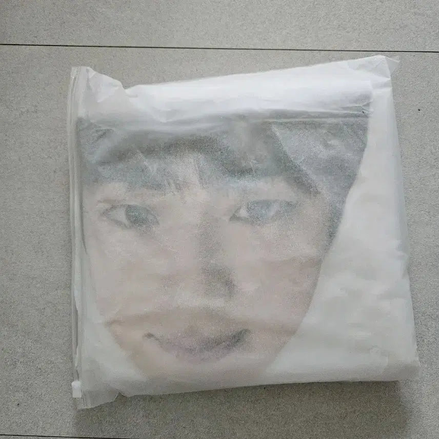 [BUNJANG] BTS Jin Run BTS Concert Raincoat Sealed / bts 진 런석진 콘서트 우비 미개봉