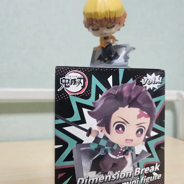 [BUNJANG] Demon Slayer Zenitsu Mini Figure (Unsealed) / 단순개봉)귀멸의 칼날 차원돌파 젠이츠 피규어