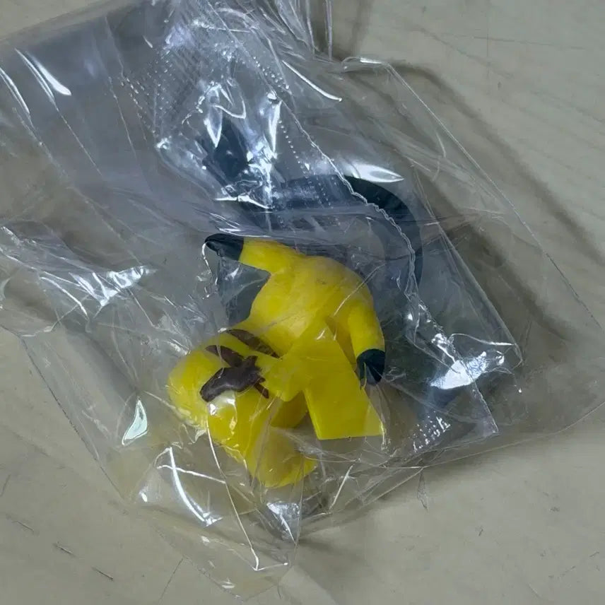 [BUNJANG] Pokémon Monster Ball Ice Figure Pikachu / gs 포켓몬스터 몬스터볼 아이스 피규어 피카츄