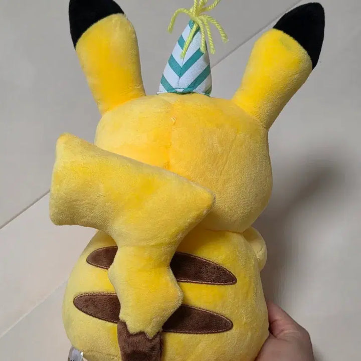 [BUNJANG] Pikachu Birthday Plush Toy (30cm) / 생일축하 피카츄 봉제인형
