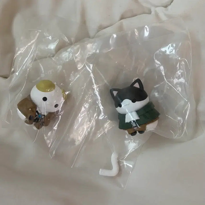 [BUNJANG] Attack on Titan Erwin &amp; Levi Megahouse Bundle Set / [일괄] 진격의 거인 메가켓 엘빈 리바이 진격거