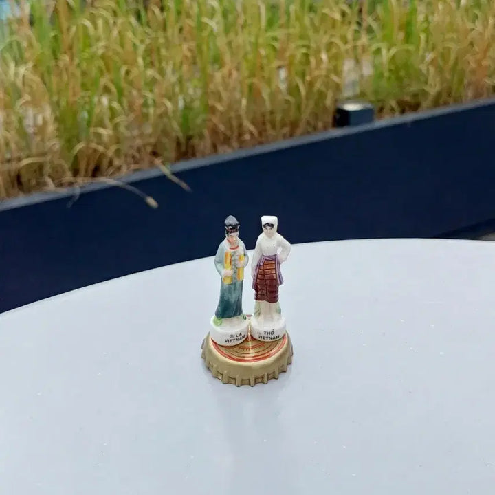 [BUNJANG] Traditional Vietnamese Costume Ceramic Figurine (Set of 2) / 베트남 전통의상 세라믹 도자기 추청 귀여운 미니 인형 2종 피규어 개당