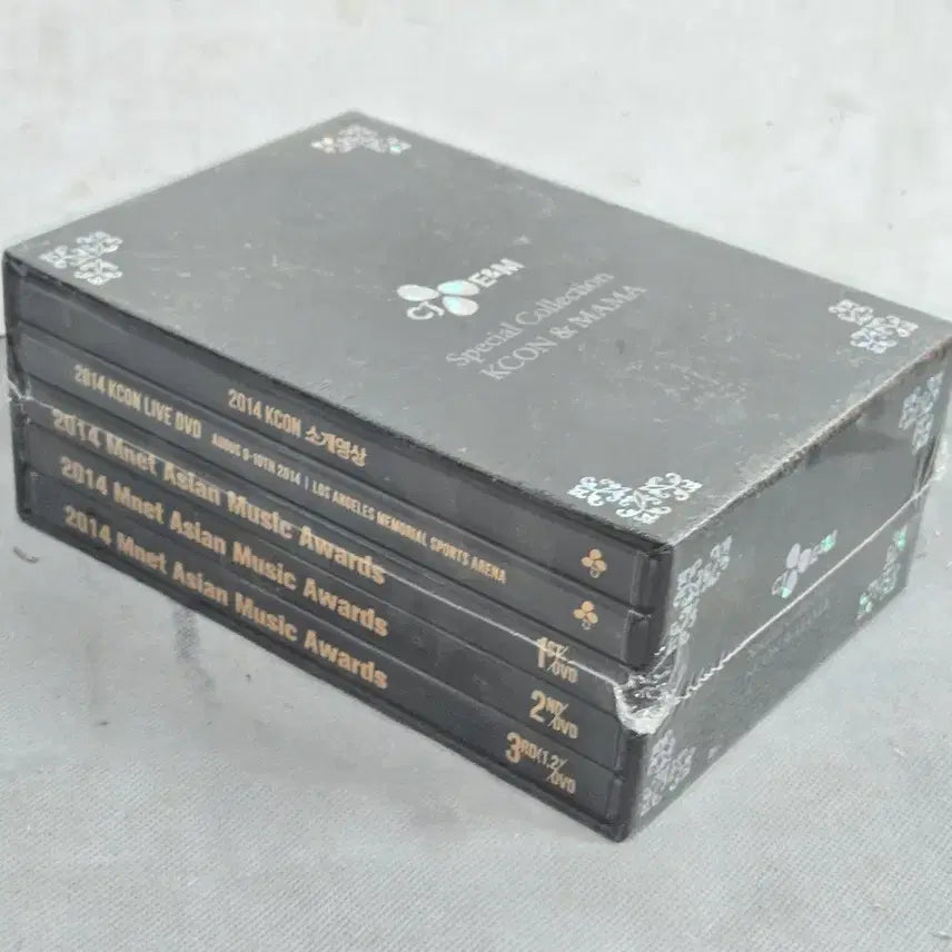 [BUNJANG] KCON 2014 LIVE DVD Sealed Box Set / KCON 2014 LIVE DVD 미개봉 박스 형태