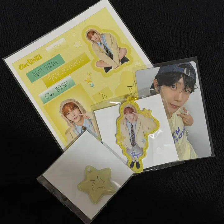 [BUNJANG] NCT WISH Ryo Japan Tour MD Photocard, Keyring, Sticker Bundle Set / 엔시티위시 료 일본투어 포카 랜덤토이 키링 별 스티커 일괄 양도