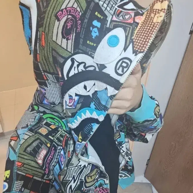 [BUNJANG] BAPE Comic Art Shark Hoodie / 베이프 샤크 판/교