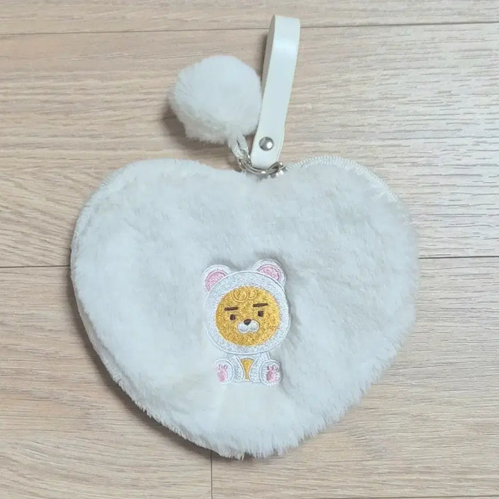 [BUNJANG] Kakao Friends Ryan Heart Faux Fur Pouch / (오늘만특가)카카오프렌즈 라이언 하트 퍼 파우치