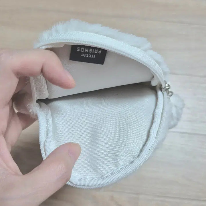 [BUNJANG] Kakao Friends Ryan Heart Faux Fur Pouch / 카카오프렌즈 라이언 하트 퍼 파우치