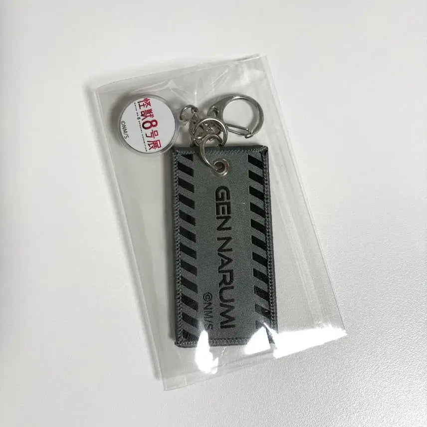 [BUNJANG] Kaiju No. 8 Narumi Gen Emblem Keychain &amp; Hoshina Soushiro Figure / 괴수8호 나루미 겐 엠블럼 키링 원화전 괴팔 호시나 소우시로 피규어
