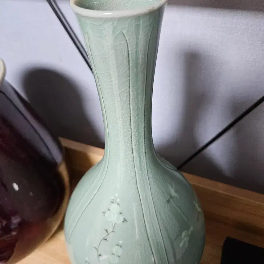 [BUNJANG] Donggok Kim Jung-mook Celadon Chrysanthemum Vase / 청자상감국화문주병 동곡 김정묵 진품 도자기 팝니다
