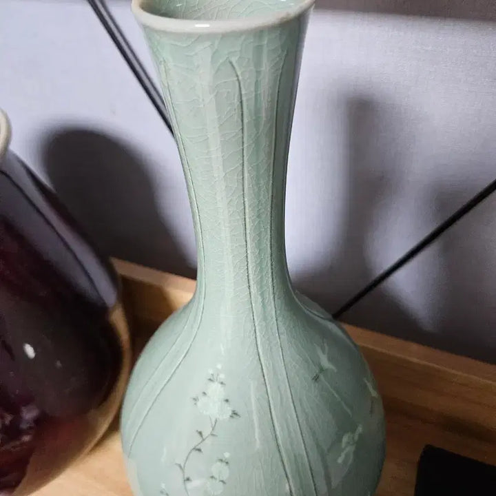 [BUNJANG] Donggok Kim Jung-mook Celadon Chrysanthemum Vase / 청자상감국화문주병 동곡 김정묵 진품 도자기 팝니다
